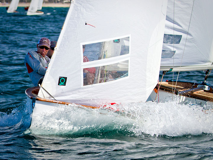 A Thistle crew racing upwind with Quantum sails